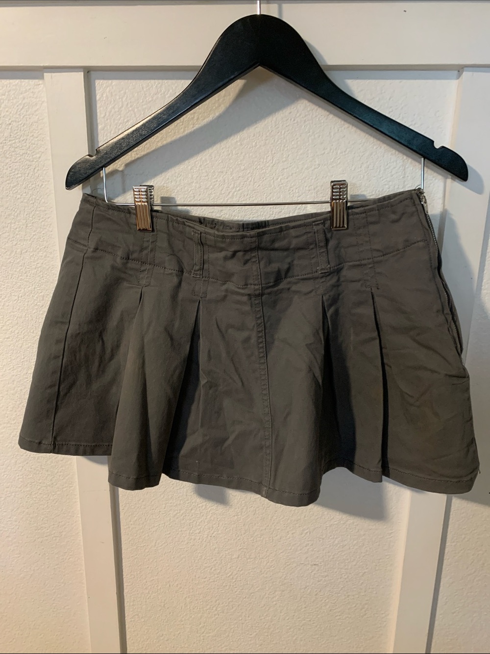 refuge Gray Pleated Skort